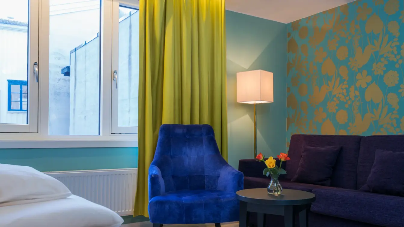 Sittegruppe med sofa og stol i superior rom på Thon Hotel Nidaros i Trondheim