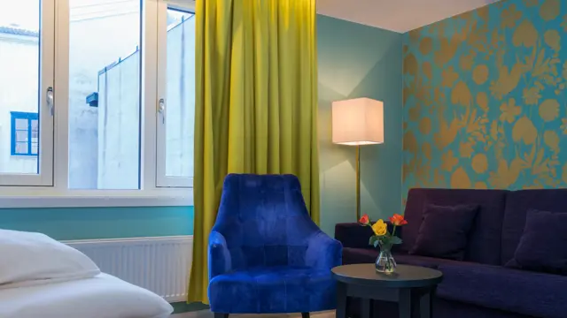 Sittegruppe med sofa og stol i superior rom på Thon Hotel Nidaros i Trondheim