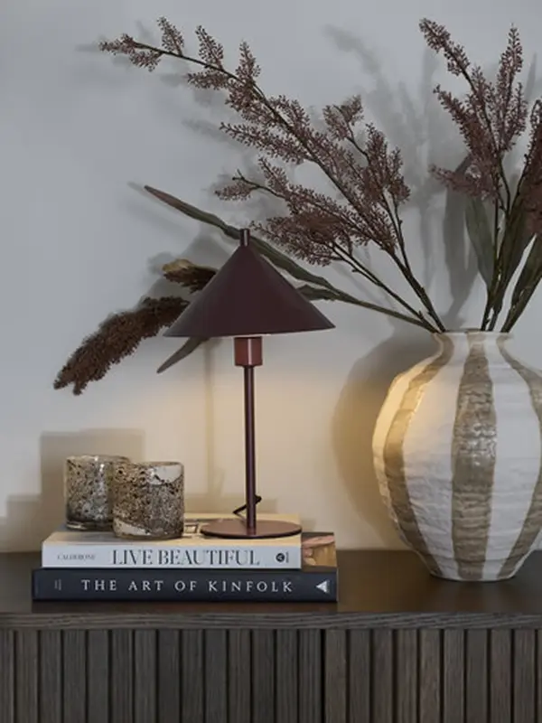 Kommode med lampe