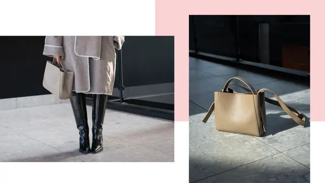 Dame viser frem vesker