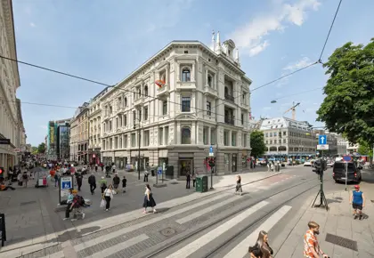 Fasaden av Stortorvet 2 sett fra Karl Johans gate