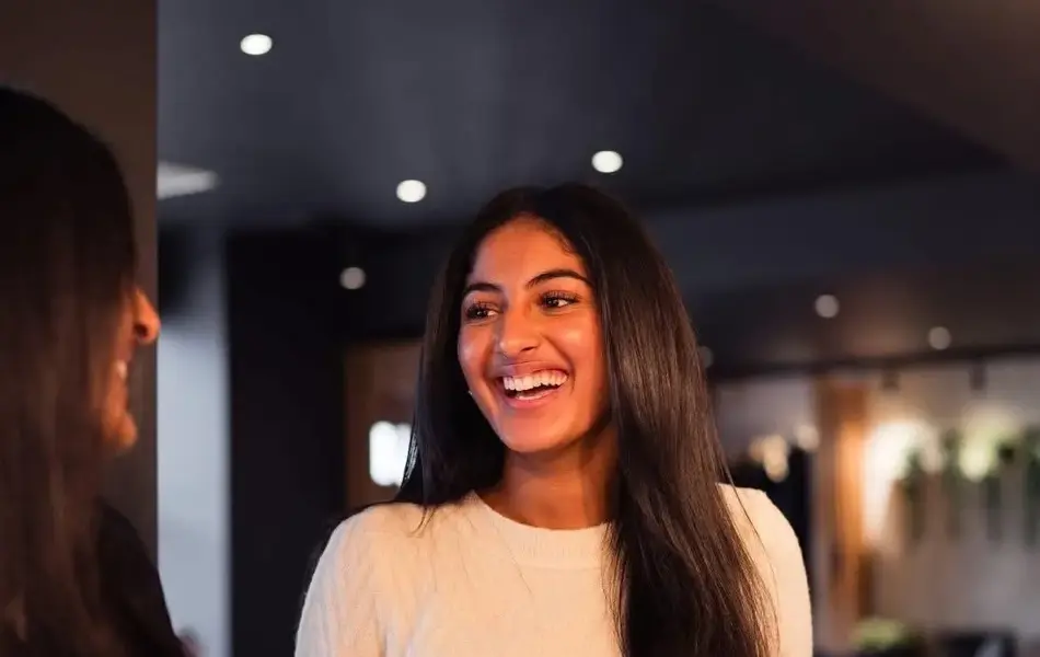 Dame med mat fra Sabrura