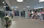 Thon Senter Pyramiden, fellesareal i gang med butikker.