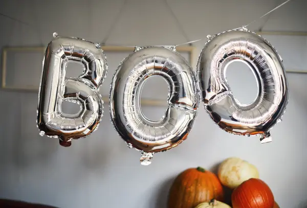 Silver balloons that spell the word 'boo'