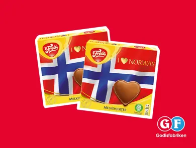 Två förpackningar Freia Melkehjerter med norsk flaggdesign.