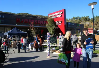 Høstmarked utenfor Bjørneparken kjøpesenter