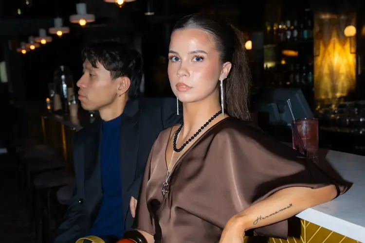 Leter du etter antrekk til julebord, fest eller nyttårsaften?