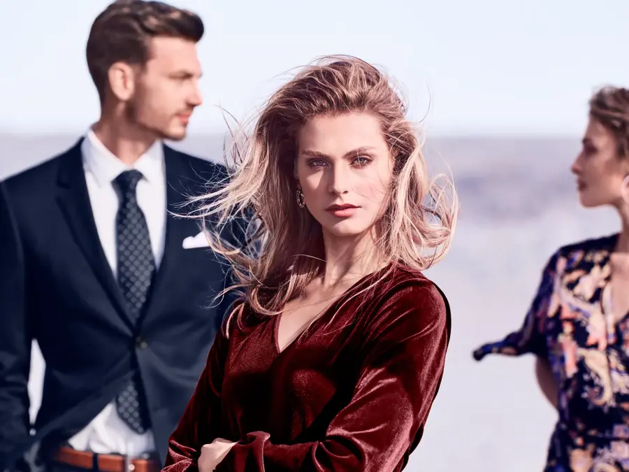 Mann og dame i dress og kjole 