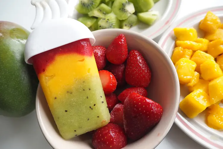 Barn elsker is, og det blir ekstra gøy dersom den er hjemmelaget. Vi deler tre enkle oppskrifter på is som barna kan lage selv.  