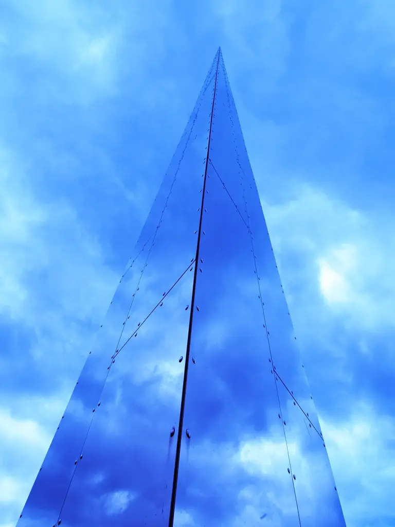 Trinigon utenfor Thon Hotel Narvik