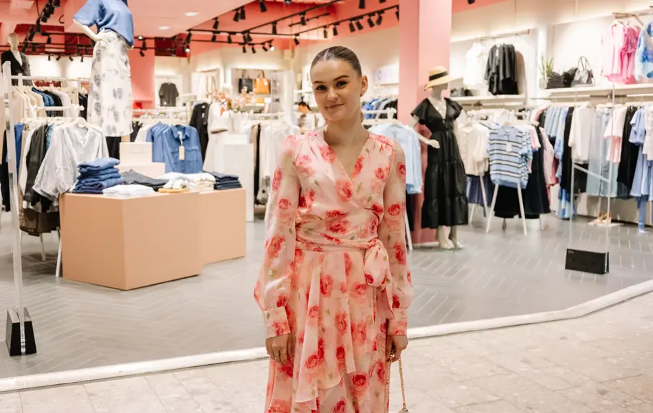 Dame med sommerkjole