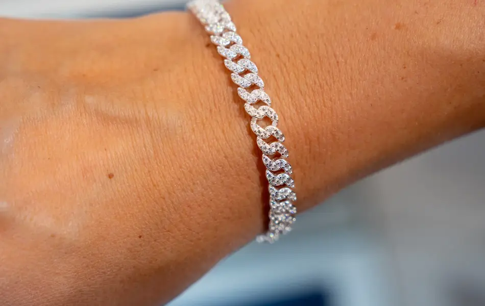 Armbånd med glitrende stener