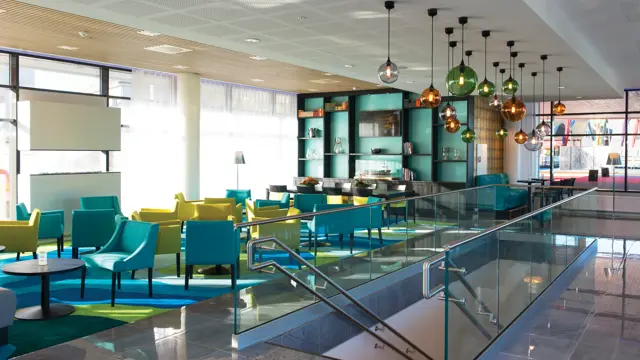 Sittegruppe i lobby på Thon Hotel Fosnavåg
