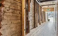 Gangen/inngangspartiet til Svensgården på Bryggen i Bergen.