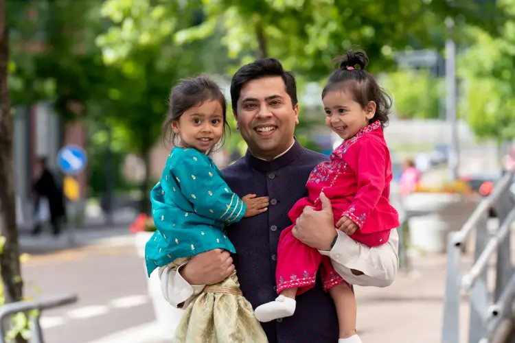 Eid handler om familiefeiring, festmåltid og tradisjoner. Les mer om hvordan noen av våre ansatte feirer denne høytiden!