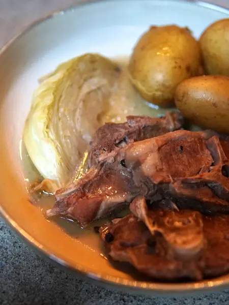 nærbilde av fårikål