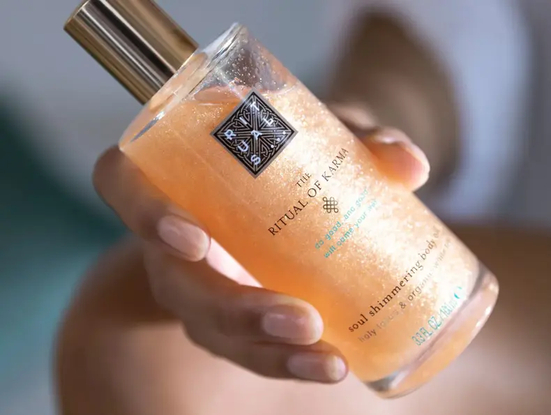 2020_KarmaLifestyle_Body-Shimmer-Oil_0734.jpg