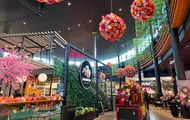 Bildet viser innendørs på kjøpesenteret AMFI Madla og et utvalg av butikkene.
