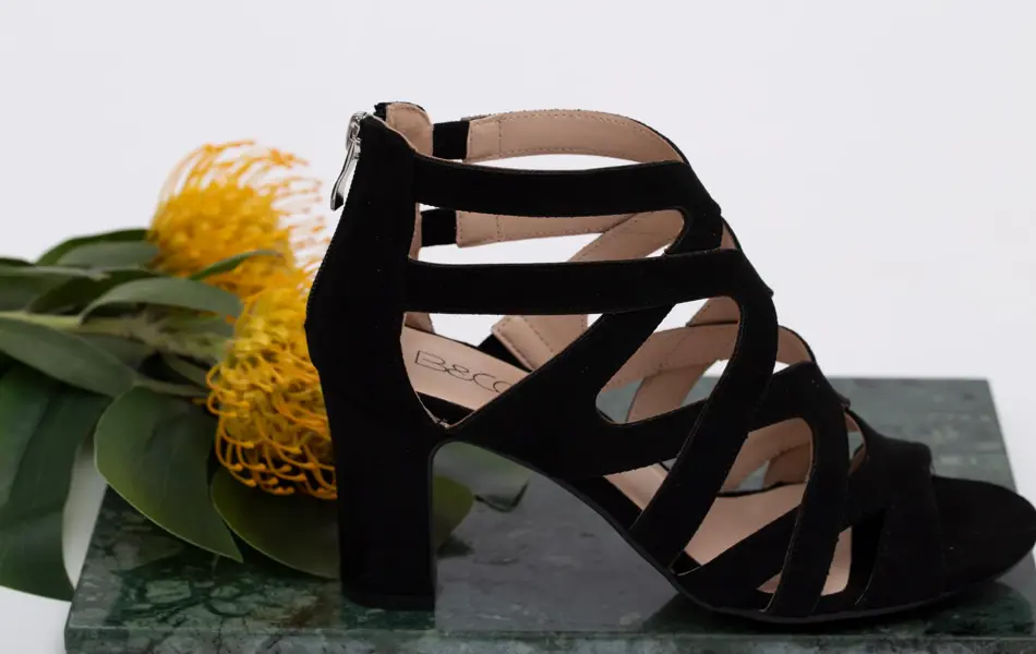 Finsko ligger ved siden av blomst 