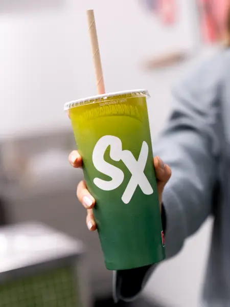 Tsutsumi Hoang med sine høstfavoritter fra Sandvika Storsenter 