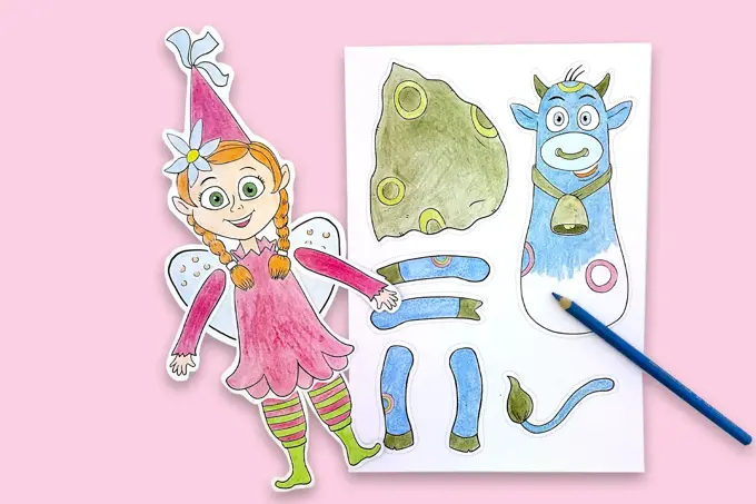 amelia og oskar-papirdukker på rosa bord