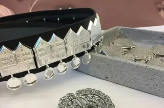 bunadsbelte med støler av bryggen