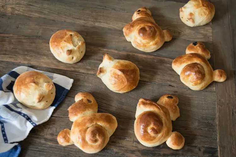 Start påskeferien med deilig påskebakst. Heldigvis er det lov å bake flere enn bare én av oppskriftene.