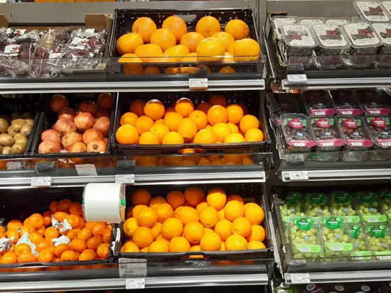 frukthyller med mye frukt