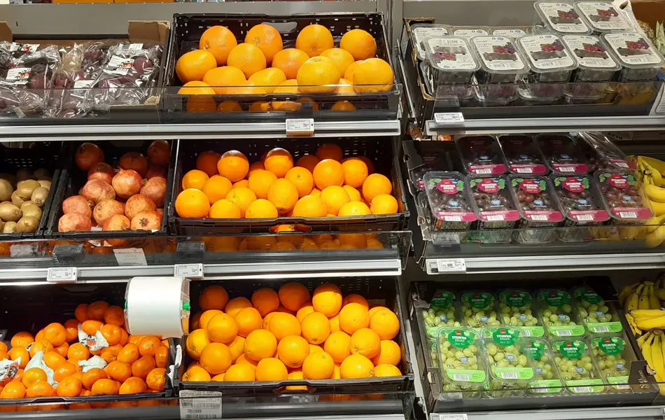 frukthyller med mye frukt