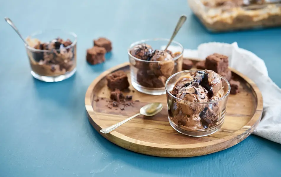 Sjokoladeis med brownies 