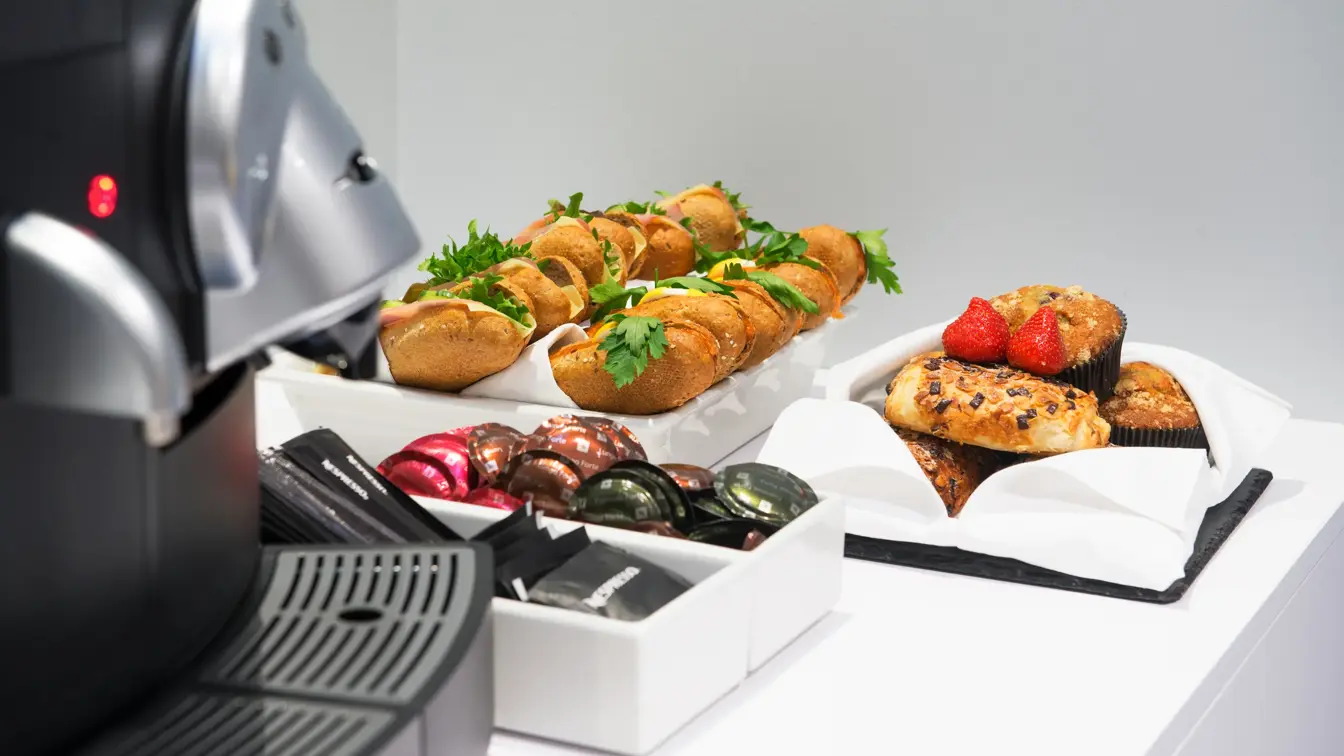 mat og kaffemaskin på konferanserom på Thon Hotel Terminus i oslo sentrum ved jernbanetorget