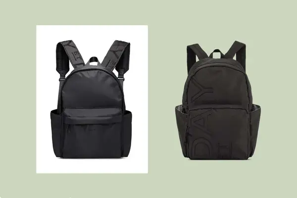 To svarte ryggsekker