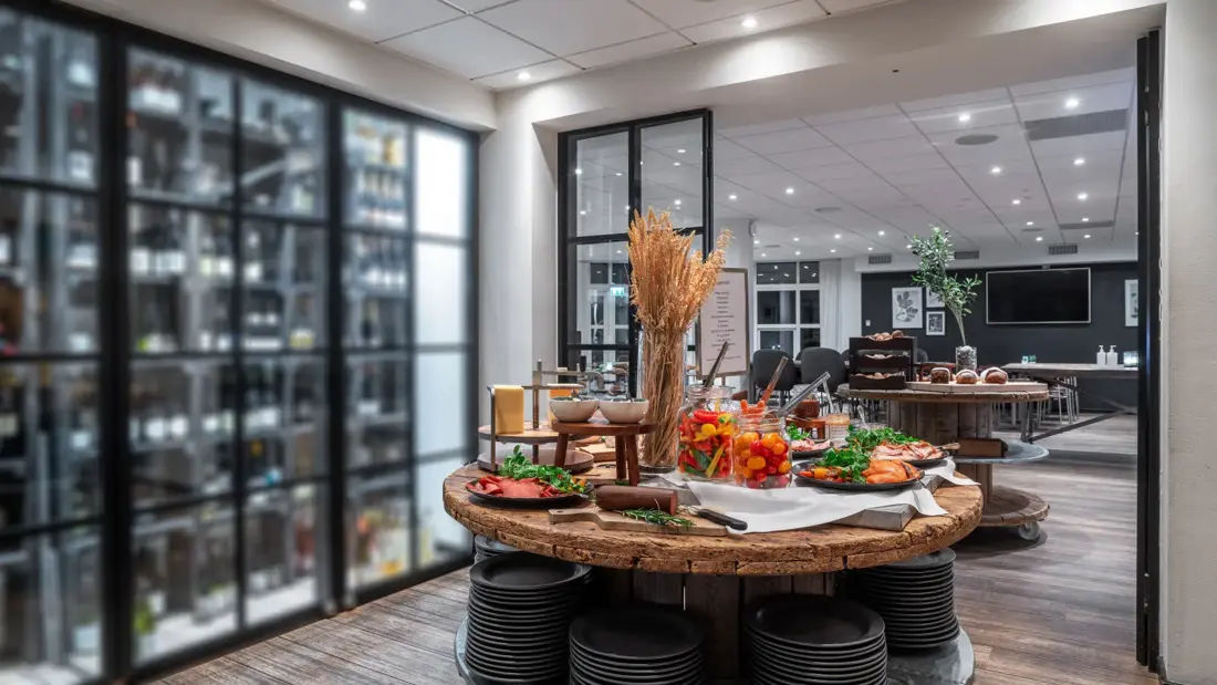 Thon_Hotel_Soro_Restaurant_Vinkjoler_uskarpt