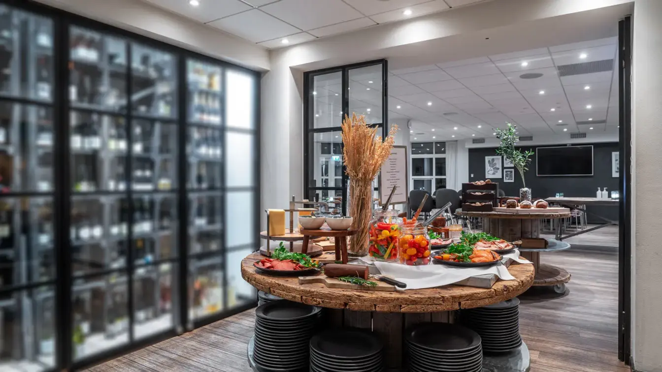 Thon_Hotel_Soro_Restaurant_Vinkjoler_uskarpt