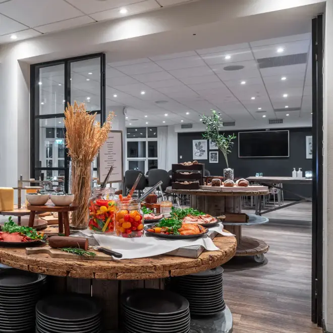 Thon_Hotel_Soro_Restaurant_Vinkjoler_uskarpt