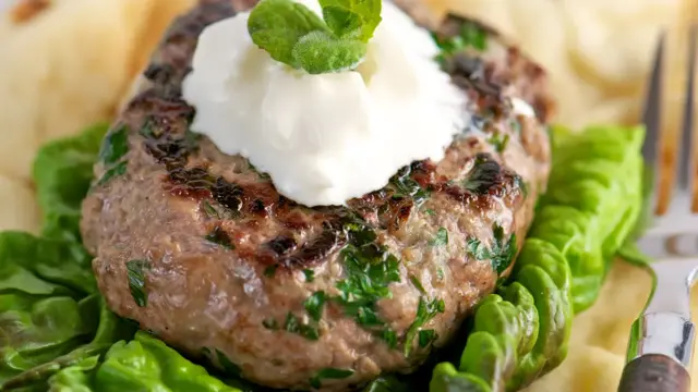 Lammeburger med Tzatziki