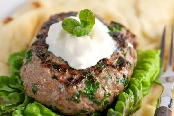 Lammeburger med Tzatziki