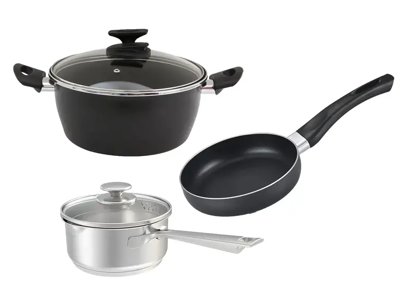 To kjeler og en stekepanne fra Cuisine.