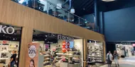 Bildet viser noen av butikkene på kjøpesenteret Østfoldhallene.