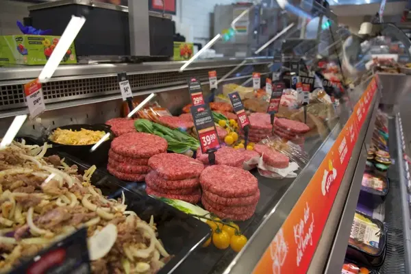 Disk med ferske burgere