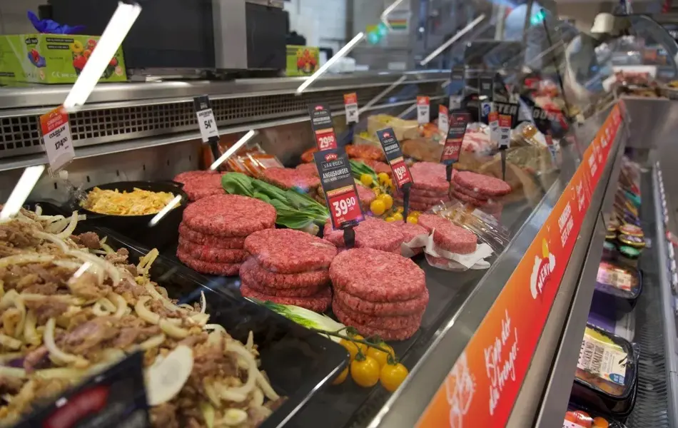 Disk med ferske burgere