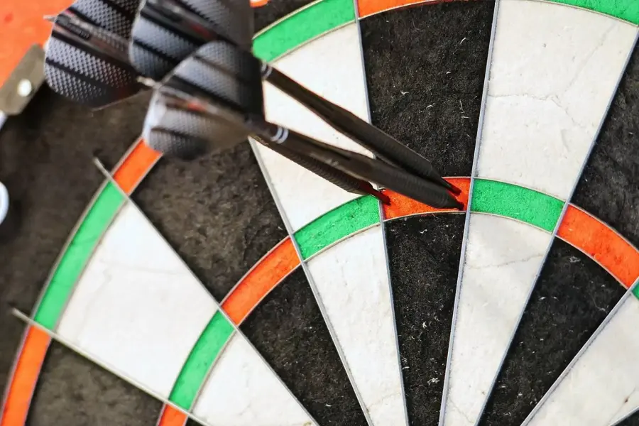 tim_bastian-darts-6591012_1920 (1)