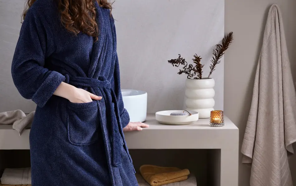 Dame med blå badekåpe fra Princess