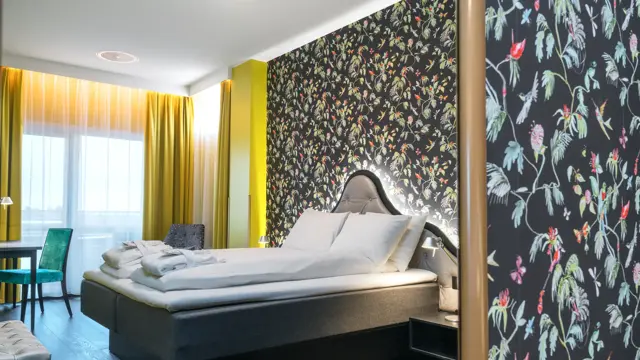 Dobbeltseng i suite på Thon Hotel Bergen Airport
