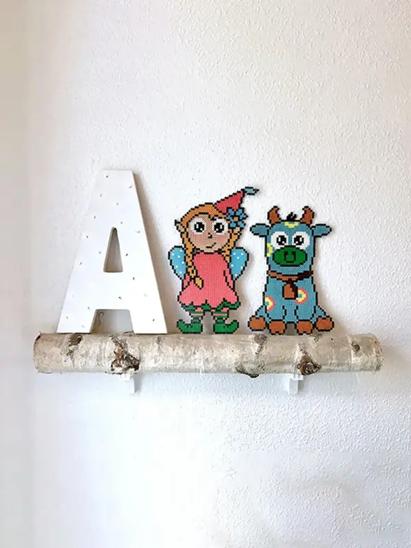 perlede amfelia og oskar på en hylle
