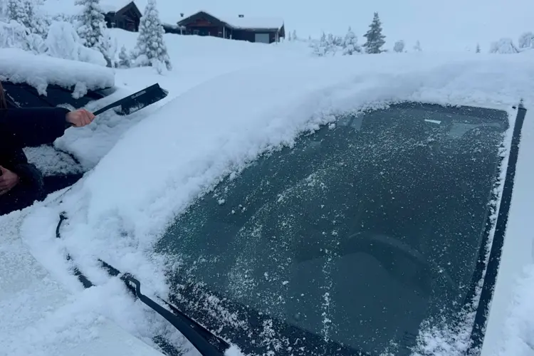 Isskrape, batterilader og spade? Med vår lille oversikt under er du klar for all slags vær i vintersesongen! 