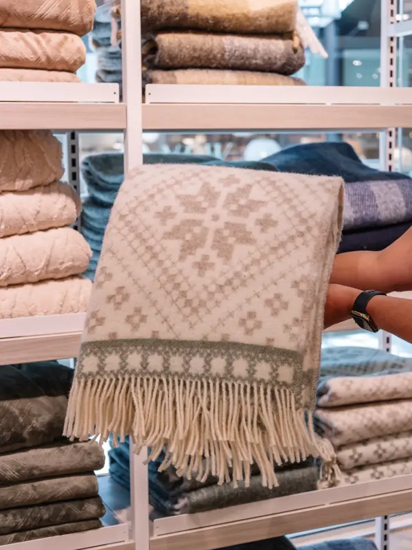 dame holder pledd