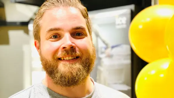smilende mann