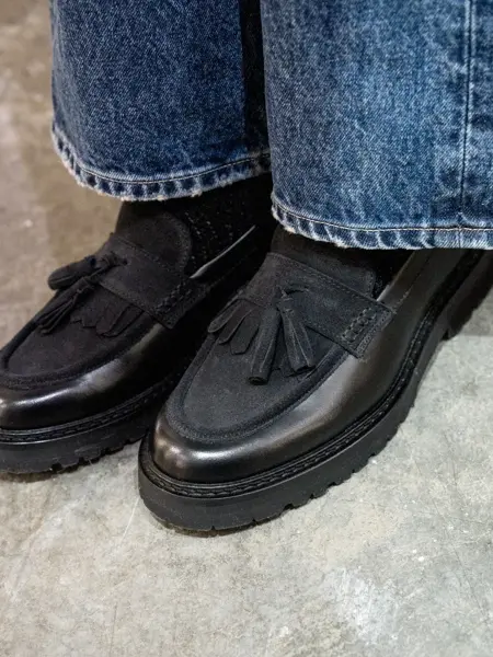 Nærbilde av ben med loarfers