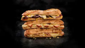 Smurte bagetter oppå hverandre